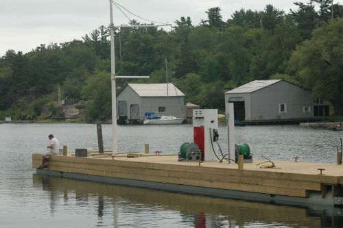New Gas Dock at Sportsman's Inn